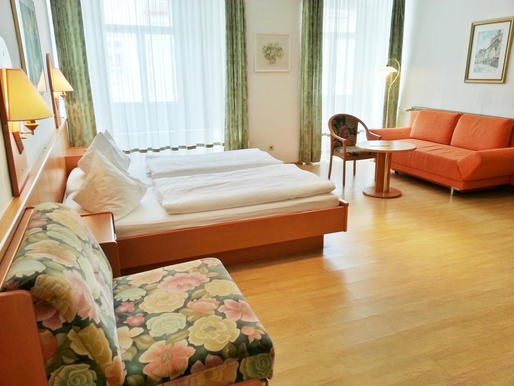 Madar Cafe Restaurant Zum Fuersten Hotel Melk Phòng bức ảnh